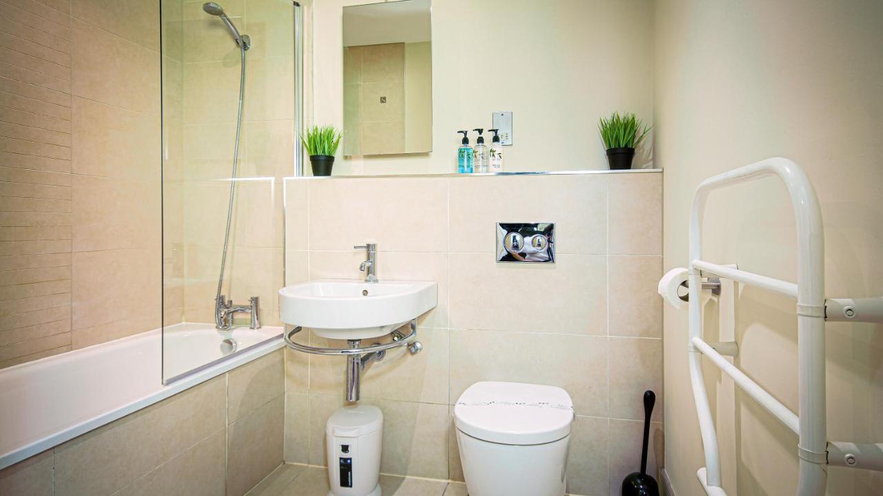 Superb City Center 1 Or 2 Bedroom Apts King Bed Southampton Exterior foto